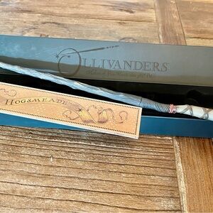 Official Olivander Wand for The Wizarding  World of Harry Potter NWOT